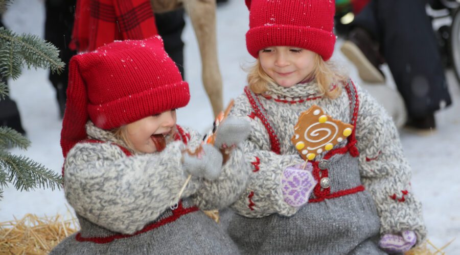 Jenter og pepperkake Julemarked. Foto: Liv Grådal