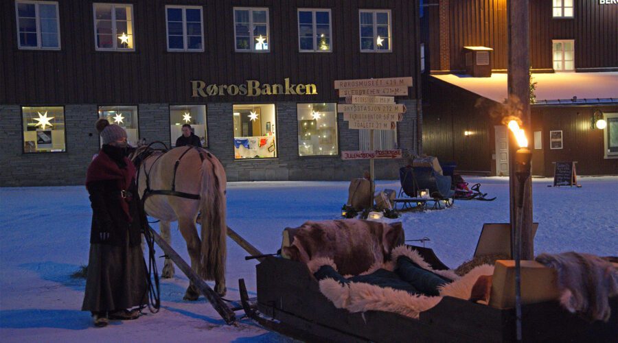 Rørosbanken bidrar med uvurderlig støtte til Julemarked Røros. Foto: Svein Eggan