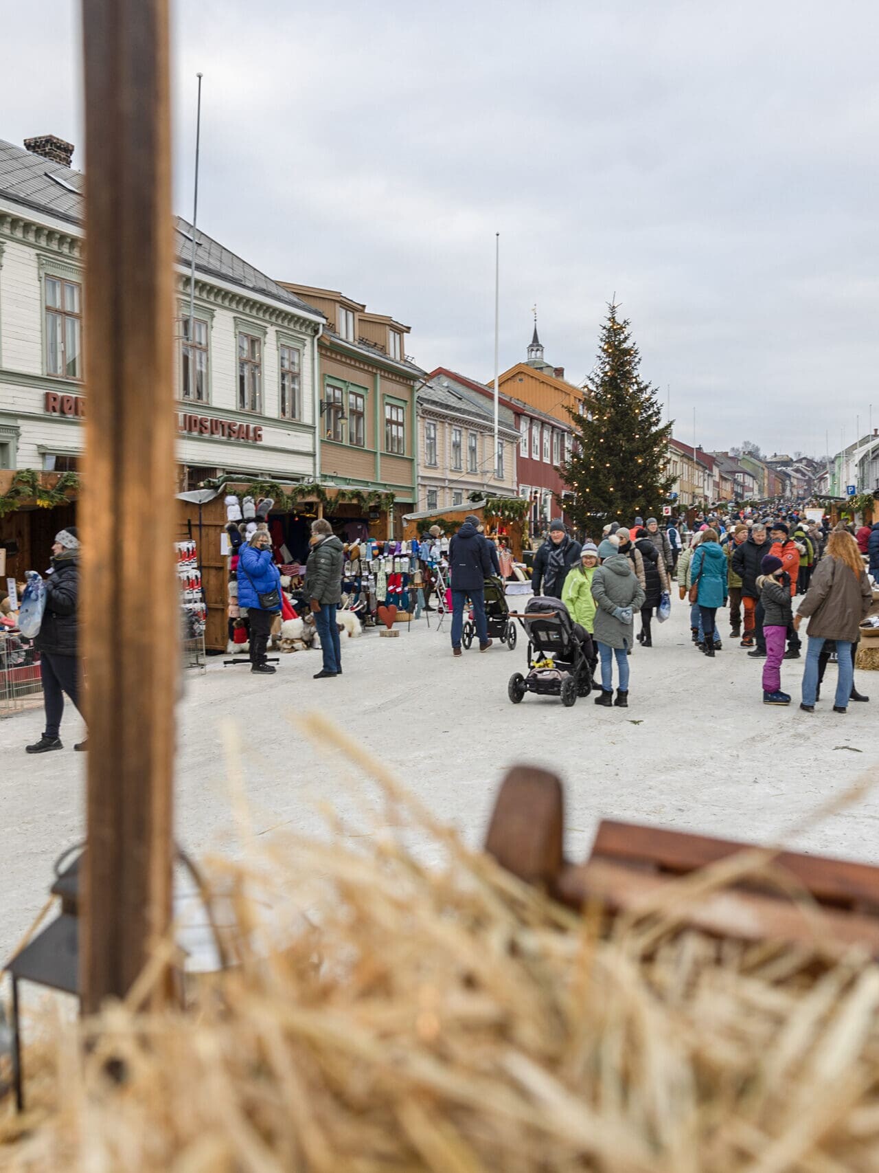 Fra nederst i julemarkedsgata. Foto: Øyeblikket Foto
