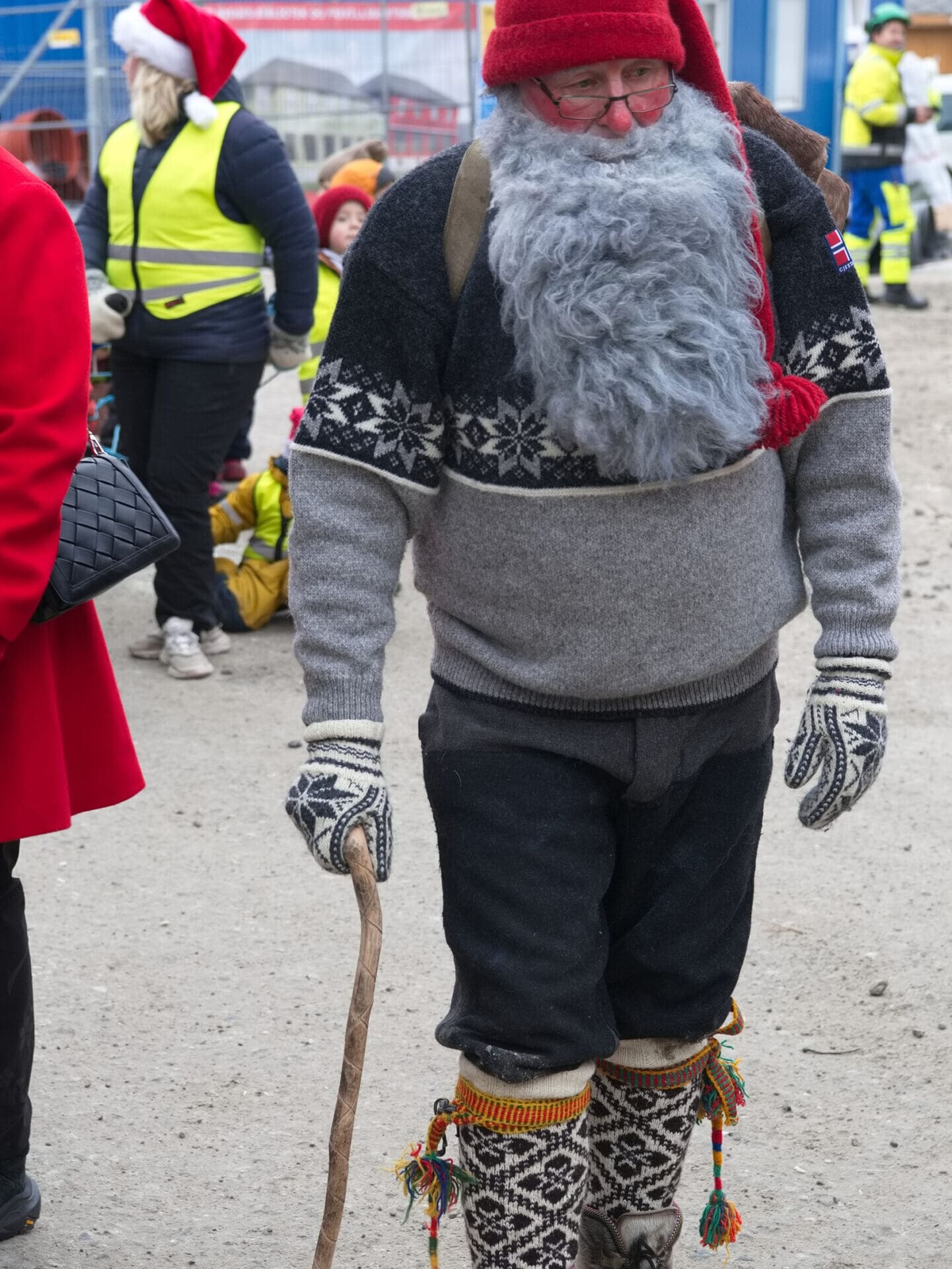 Nissefar deltar i nissetoget. Foto: Svein Eggan